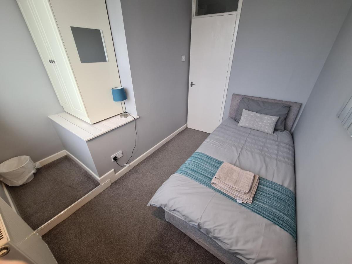 3 Bedroom Apartment Coventry - Hosted By Coventry Accommodation Exterior foto